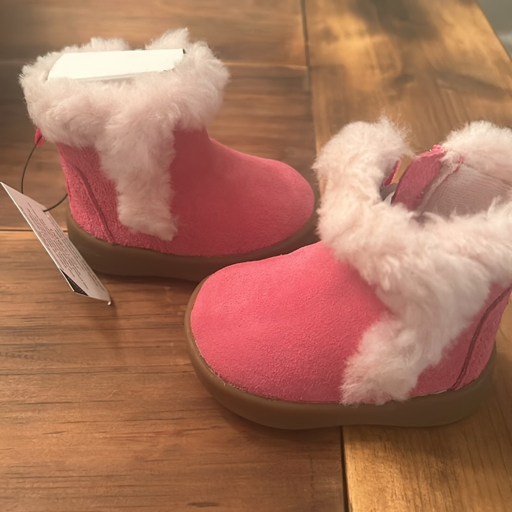 XS 0-6 month pink UGG boots New in Box